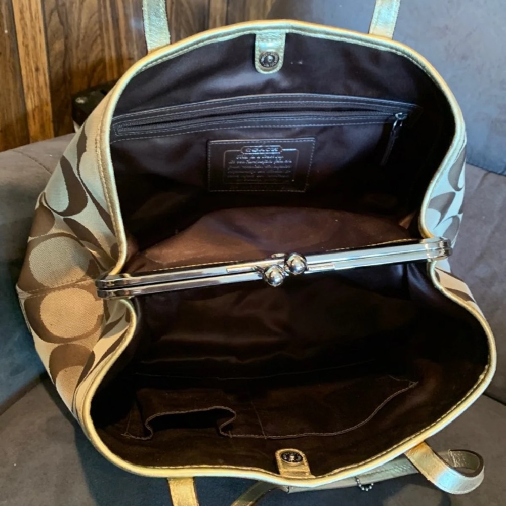 Coach purse - Picture 3 of 3